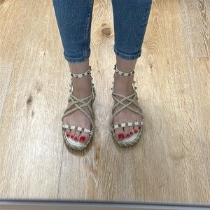 Valentino size 35 rock stud espadrille sandals in ivory/beige with gold